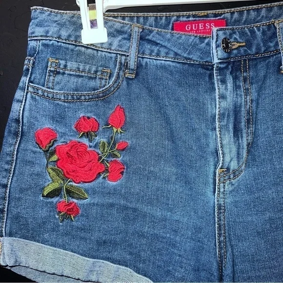 Guess Womens Shorts Size 28 Blue
Denim Floral High Rise Gia Cheeky Hot Pants - Picture 3 of 7